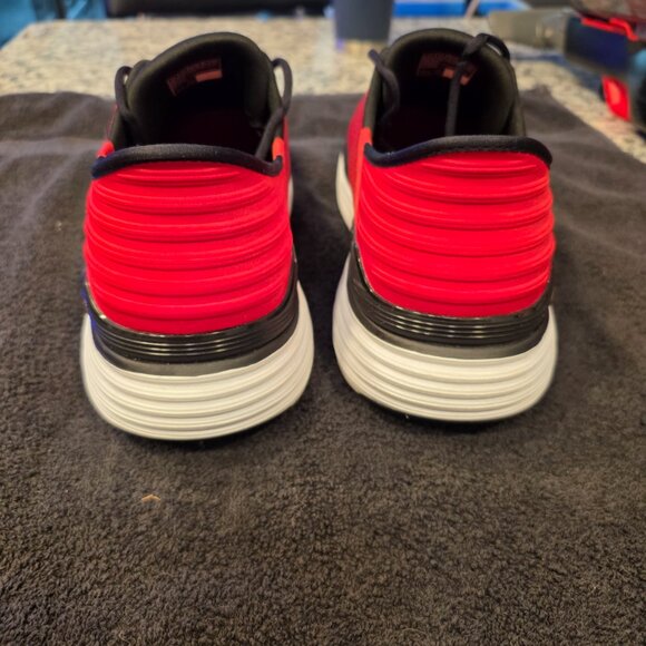 Skechers Max Cushioning Suspension - Linear Focus - Picture 2 of 6